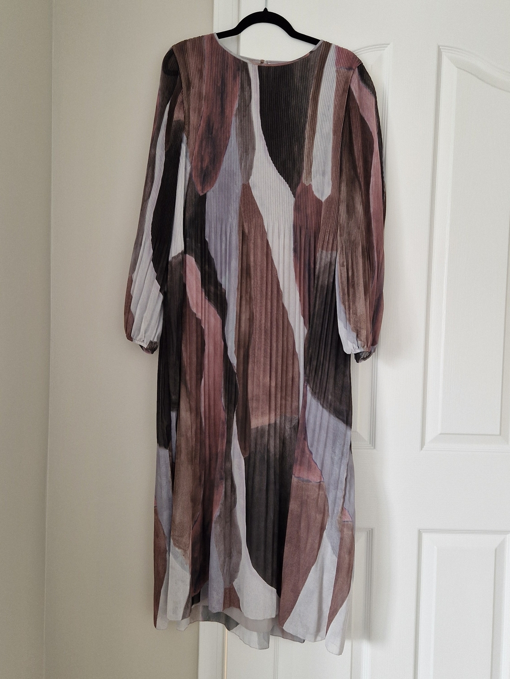 Wilfred Pleated Long-Sleeve Midi Dress in Mauve, Brown and Gray